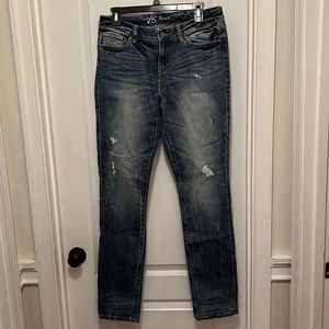 Distressed skinny jeans